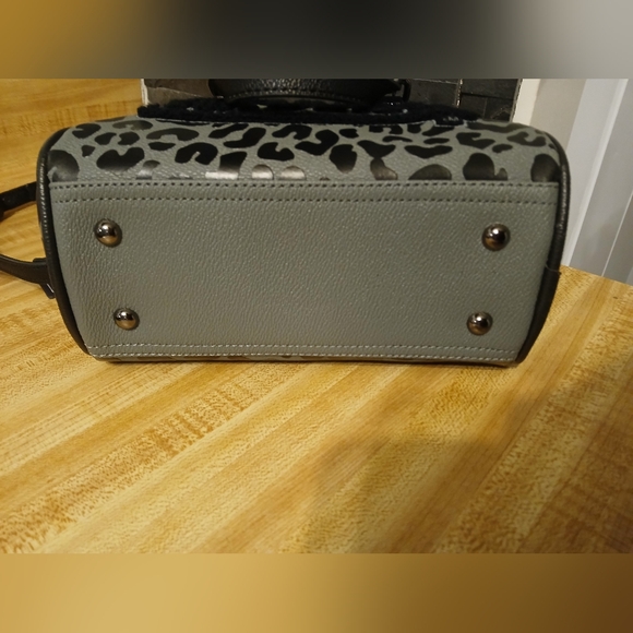 Von Dutch NWT Gray & Black Leopars Mini Tote/ Crossbody - Picture 9 of 9